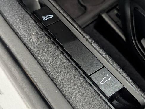 Certified 2025 Porsche 911 Carrera RWD image 29