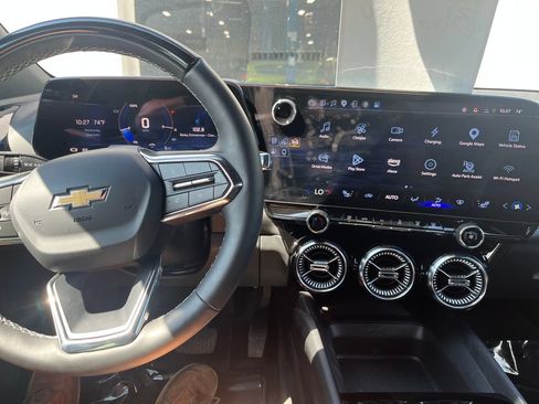 New 2025 Chevrolet Blazer EV LT w/ Super Cruise Package AWD/4WD image 17