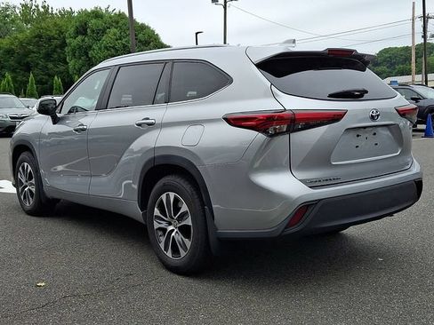Used 2023 Toyota Highlander XLE AWD/4WD image 4