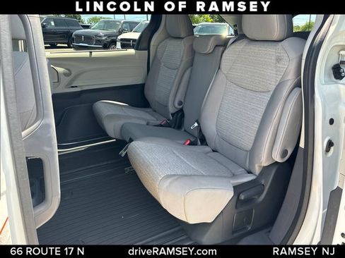 Used 2023 Toyota Sienna LE FWD image 20