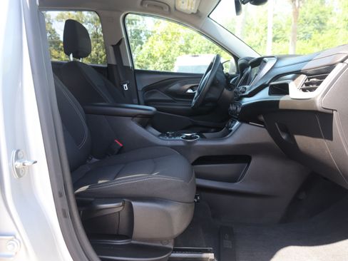Used 2022 GMC Terrain SLE w/ Driver Convenience Package FWD image 16