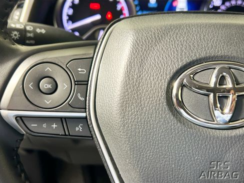 Used 2023 Toyota Camry XLE image 18