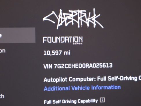 Used 2024 Tesla Cybertruck AWD Crew Cab image 42