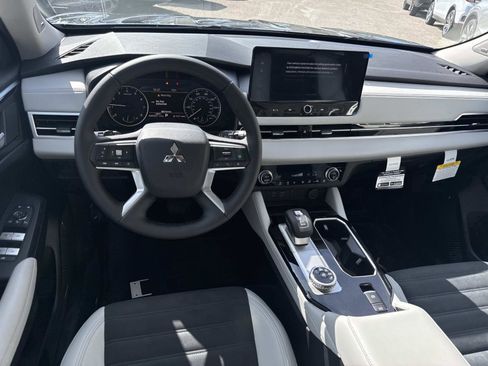 New 2026 Mitsubishi Outlander SE image 7