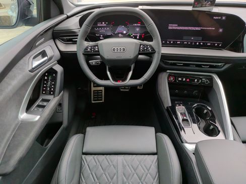 Used 2025 Audi SQ5 Premium Plus AWD/4WD image 16