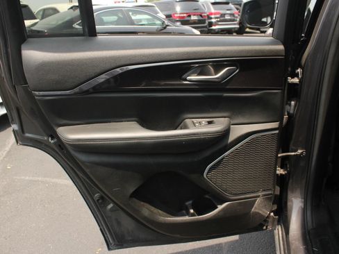 Used 2022 Jeep Grand Cherokee Laredo w/ Luxury Tech Group I AWD/4WD image 19