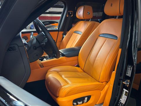 Used 2025 Rolls-Royce Cullinan AWD/4WD image 13