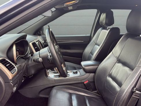Used 2017 Jeep Grand Cherokee Limited AWD/4WD image 10