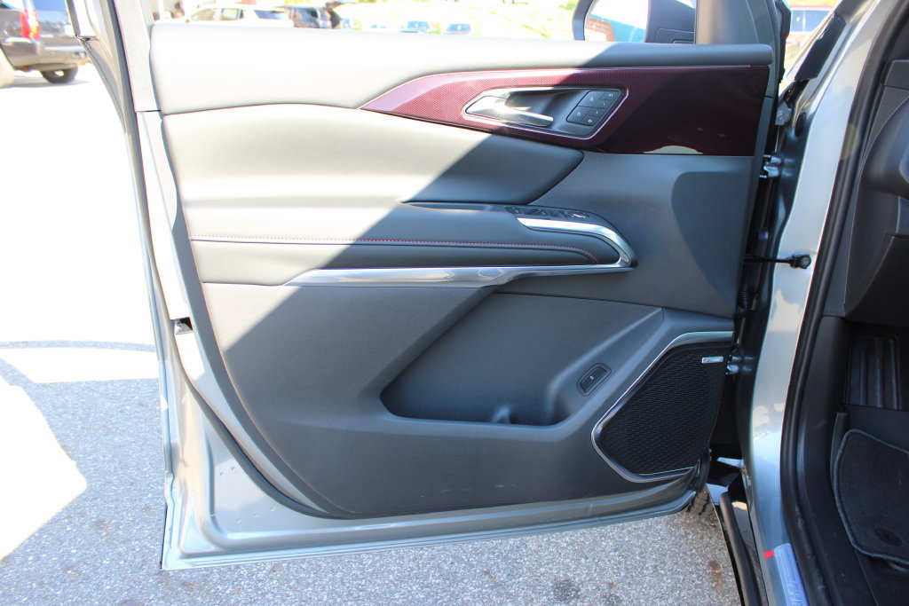 New 2027 Chevrolet Traverse RS w/ LPO, Floor Liner Package AWD/4WD image 9