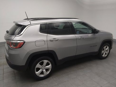 Used 2019 Jeep Compass Latitude w/ Popular Equipment Group AWD/4WD image 10