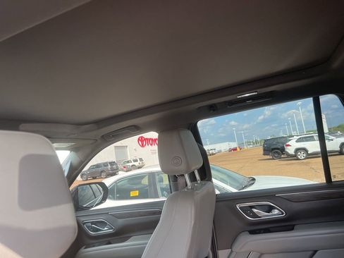 Used 2023 Chevrolet Tahoe LT w/ Luxury Package image 4