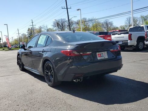Used 2025 Toyota Camry SE FWD image 3