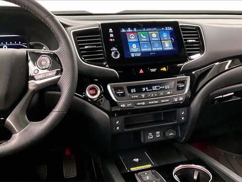 Used 2025 Honda Passport Black Edition image 6