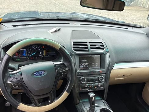 Used 2016 Ford Explorer XLT w/ Equipment Group 202A AWD/4WD image 13