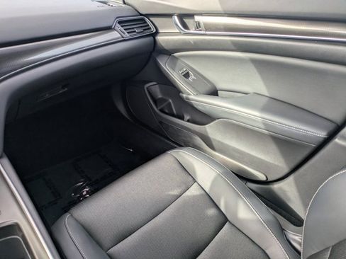 Used 2018 Honda Accord Sport image 14