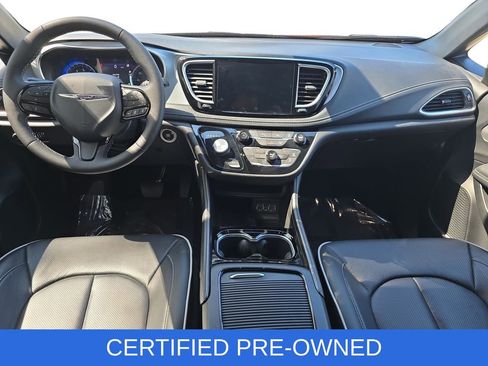 Used 2025 Chrysler Pacifica Limited FWD image 9