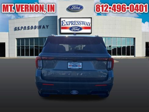 Used 2025 Ford Explorer ST-Line w/ ST-Line Street Pack AWD/4WD image 8