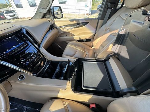 Used 2018 Cadillac Escalade Platinum image 35