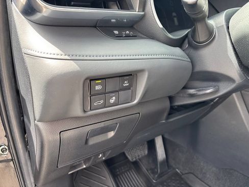 Used 2023 Toyota Highlander Limited AWD/4WD image 5