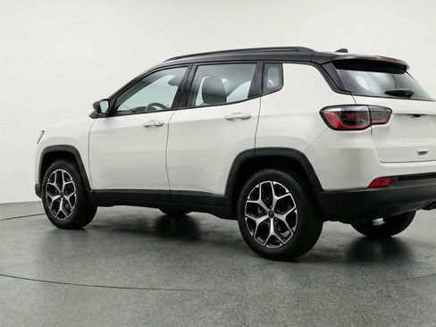 Used 2025 Jeep Compass Limited image 6