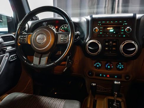 Used 2012 Jeep Wrangler Unlimited Sahara w/ Connectivity Group image 33