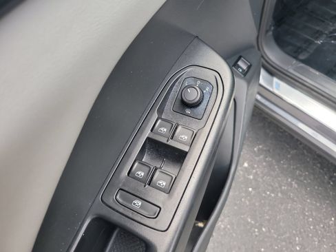 Used 2023 Volkswagen Taos SE w/ Panoramic Sunroof Package FWD image 14