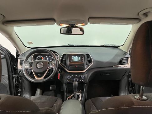 Used 2016 Jeep Cherokee Latitude FWD image 19