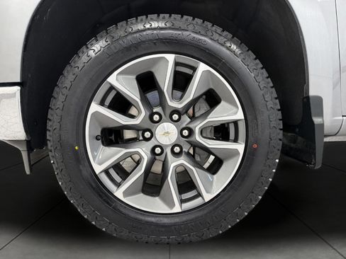 Used 2024 Chevrolet Silverado 1500 LT AWD/4WD image 3
