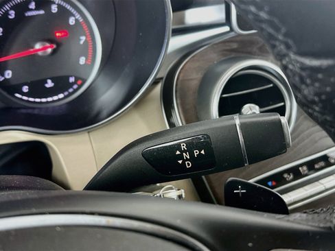 Used 2019 Mercedes-Benz GLC 300 4MATIC image 24
