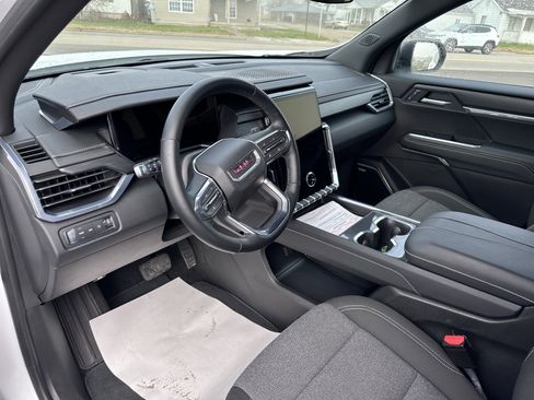 Used 2025 GMC Acadia Elevation image 15