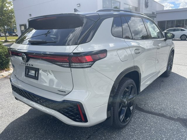 New 2026 Volkswagen Tiguan SE R-Line AWD/4WD image 3