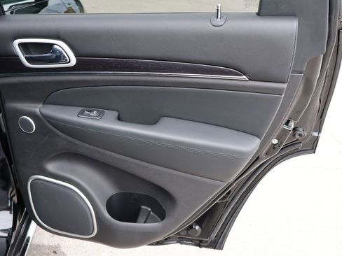 Used 2018 Jeep Grand Cherokee Summit AWD/4WD image 17