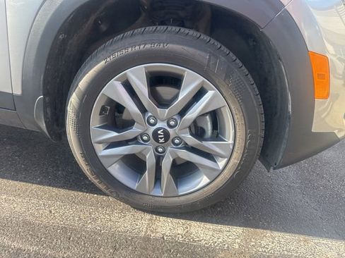 Used 2021 Kia Seltos LX image 9