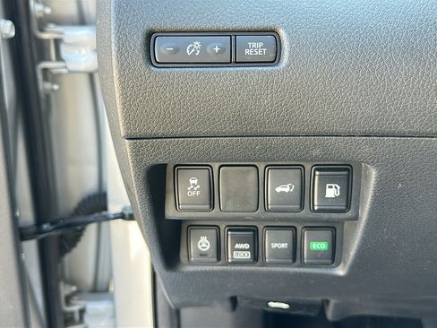 Certified 2018 Nissan Rogue SV w/ Premium Package AWD/4WD image 15