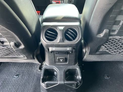 Used 2021 Jeep Wrangler Unlimited Rubicon image 25