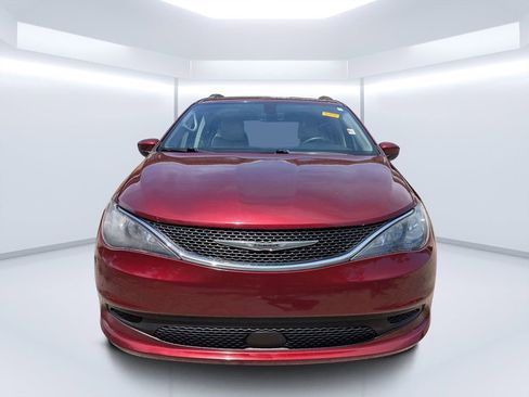 Used 2021 Chrysler Voyager Lxi FWD image 8
