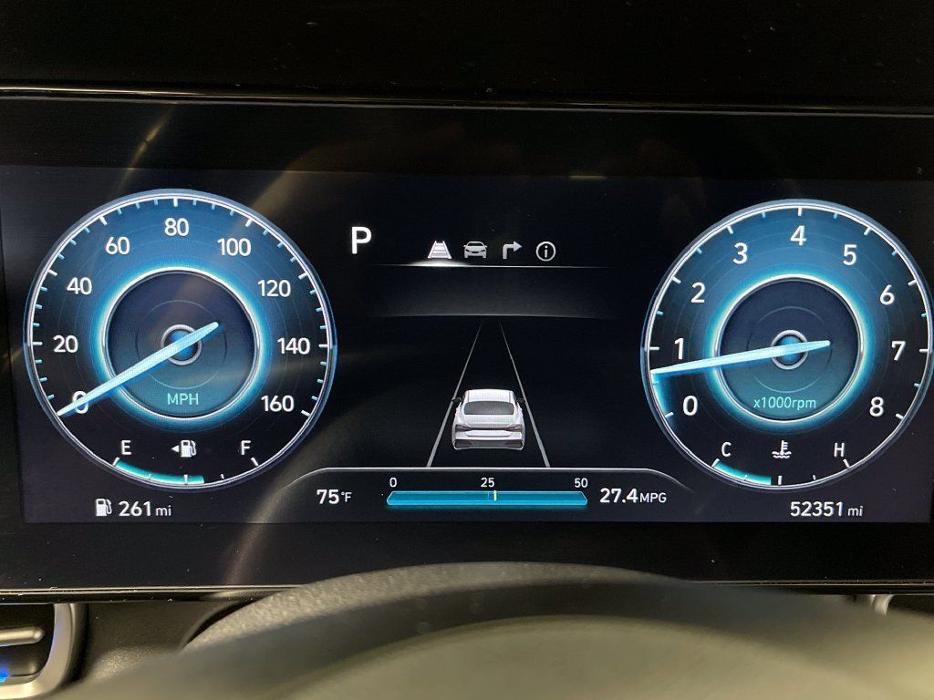 Certified 2025 Hyundai Elantra Limited FWD image 21