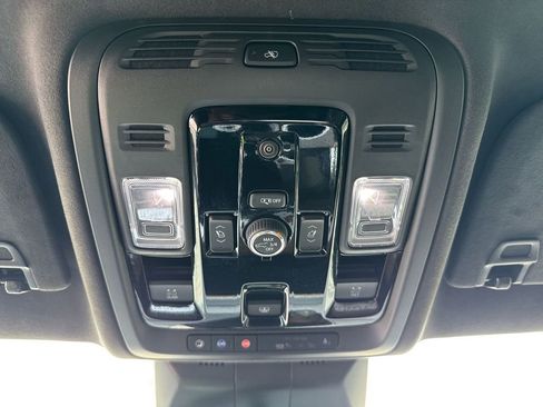 Used 2025 Cadillac Escalade Premium Luxury Platinum AWD/4WD image 19