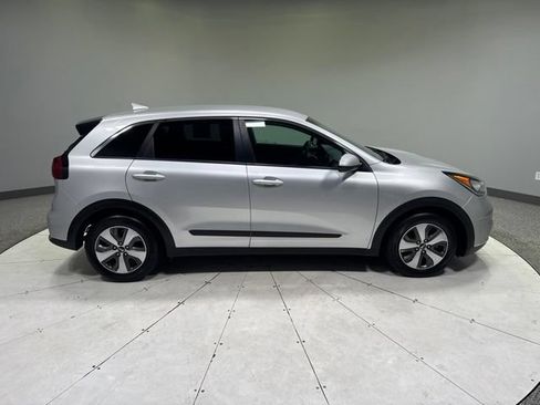 Used 2018 Kia Niro FE FWD image 6