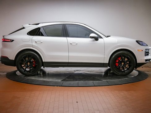 Certified 2026 Porsche Cayenne S AWD/4WD image 8