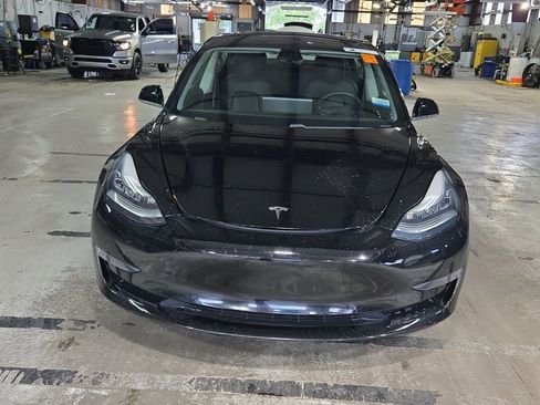 Used 2019 Tesla Model 3 Standard Range RWD image 2