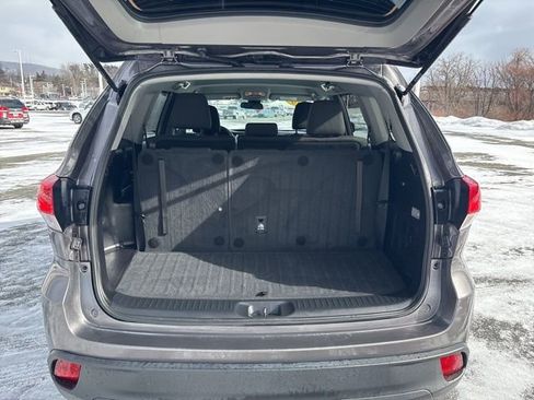 Used 2019 Toyota Highlander LE image 17