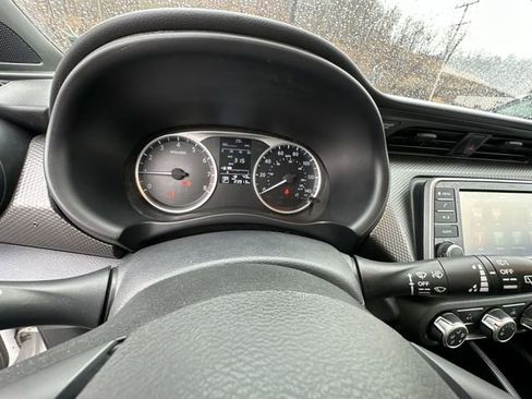 Used 2020 Nissan Kicks S image 12