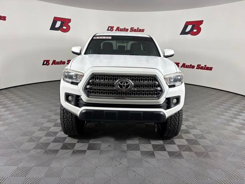 Used 2017 Toyota Tacoma TRD Off-Road w/ Tow Package (A/T) AWD/4WD image 11