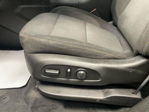 Used 2021 Chevrolet Traverse LT FWD image 13
