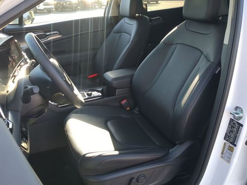 Used 2025 Kia Sportage SX image 20