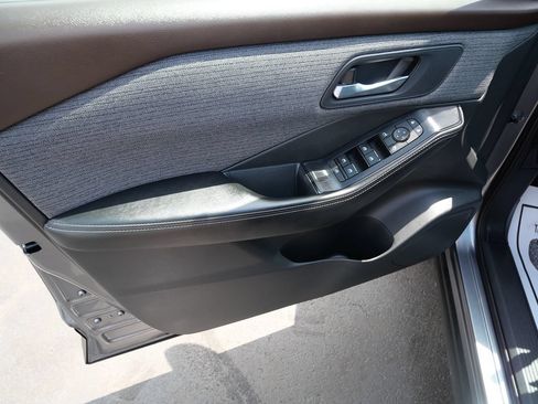 Used 2021 Nissan Rogue SV AWD/4WD image 16
