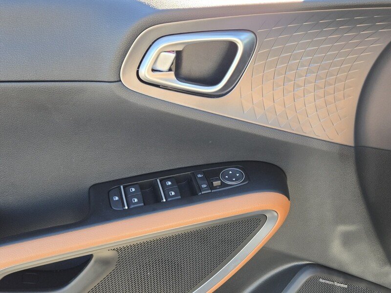 Certified 2025 Kia Soul EX FWD image 17