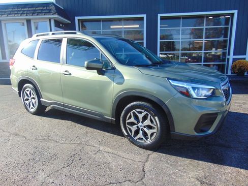Used 2019 Subaru Forester Premium image 1