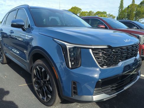 Certified 2025 Kia Sorento EX image 2